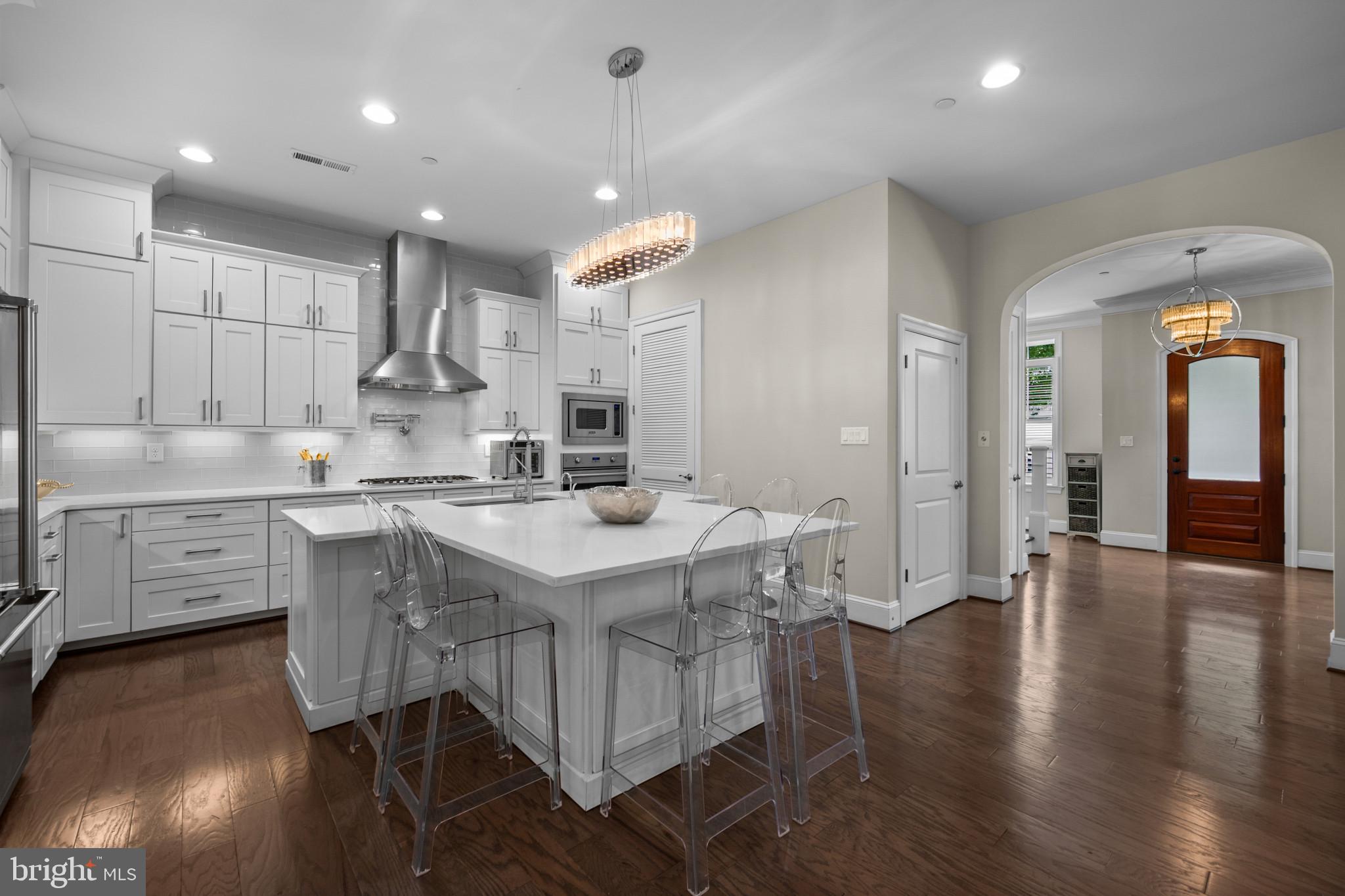 311 Strummer Lane Gaithersburg, MD 20878 - Photo 9 of 72 Oversized Gourmet Kitchen/ Viking Appliances