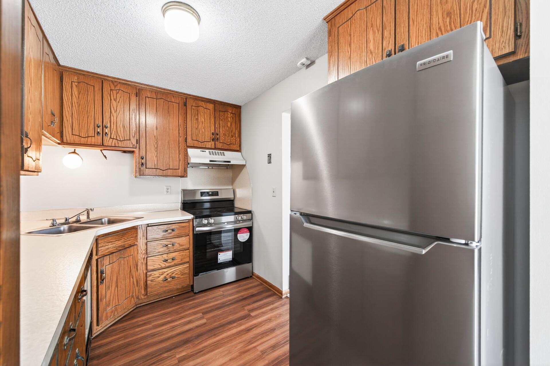 8562 South Maplebrook Circle Brooklyn Park, MN 55445 - Photo 12 of 39