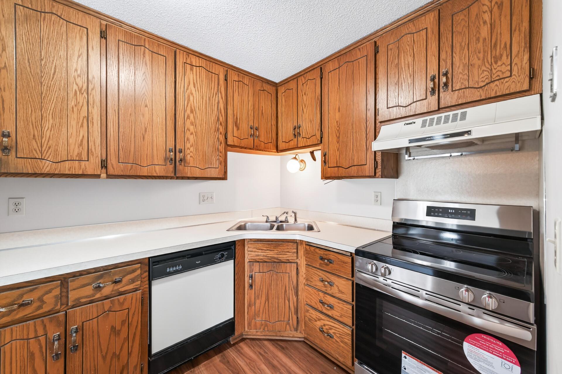 8562 South Maplebrook Circle Brooklyn Park, MN 55445 - Photo 13 of 39