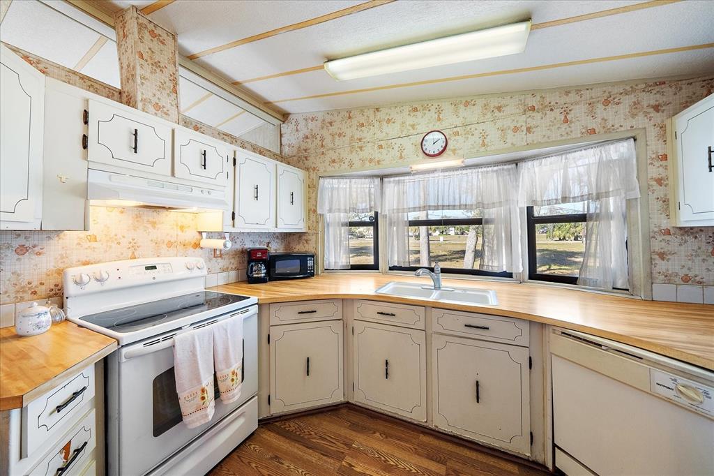 4 Tennessee Street Palmetto, FL 34221 - Photo 7 of 25