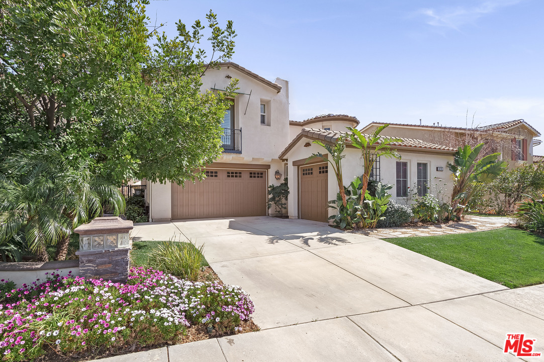 4010 Eagle Flight Drive Simi Valley, CA 93065 - Photo 2 of 34