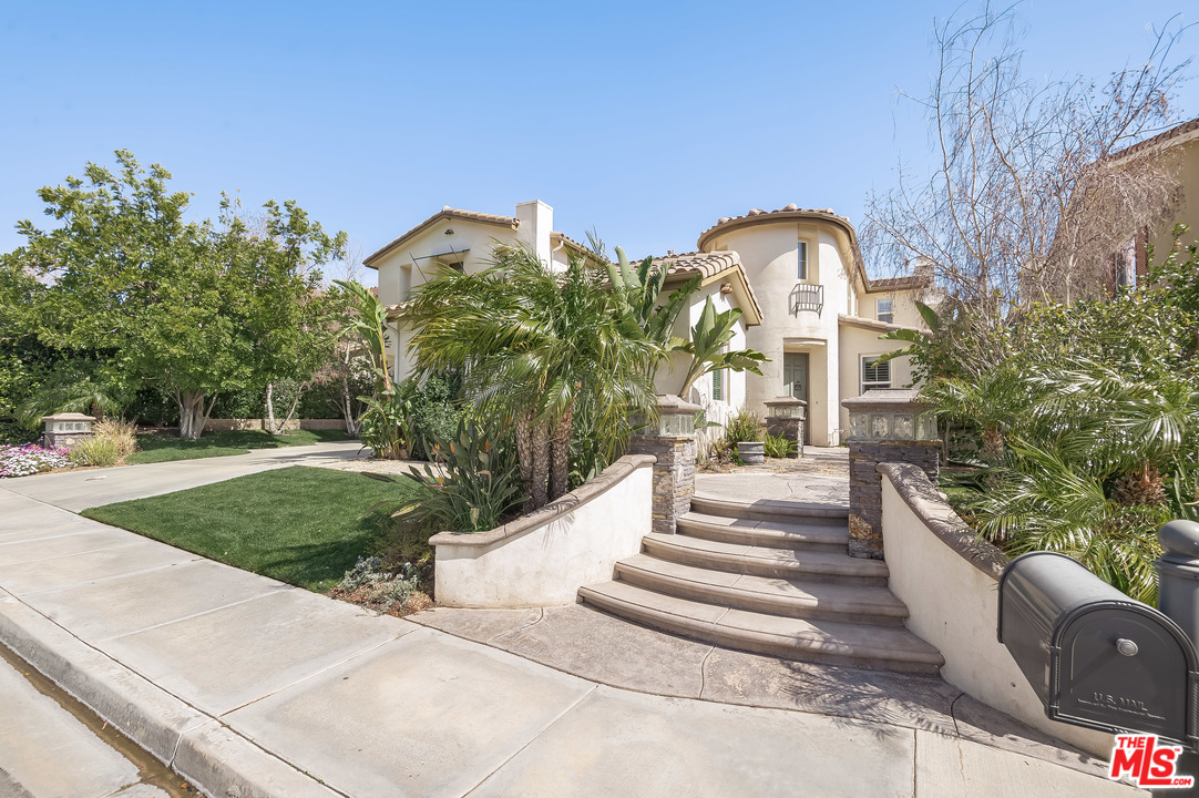 4010 Eagle Flight Drive Simi Valley, CA 93065 - Photo 3 of 34