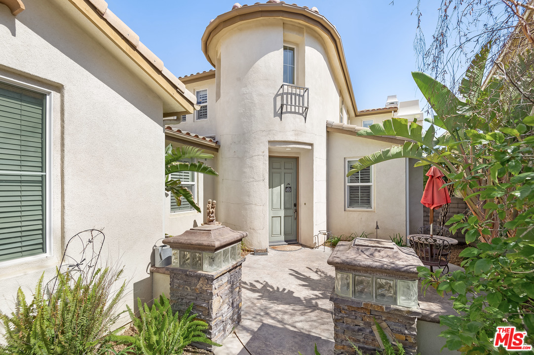 4010 Eagle Flight Drive Simi Valley, CA 93065 - Photo 4 of 34