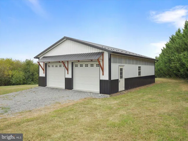 a view of a house with backyard and trees