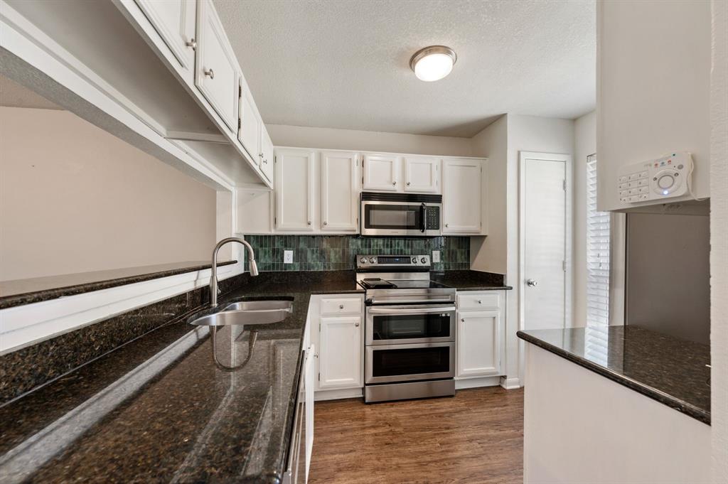 61 Abbey Road Euless, TX 76039 - Photo 9 of 19