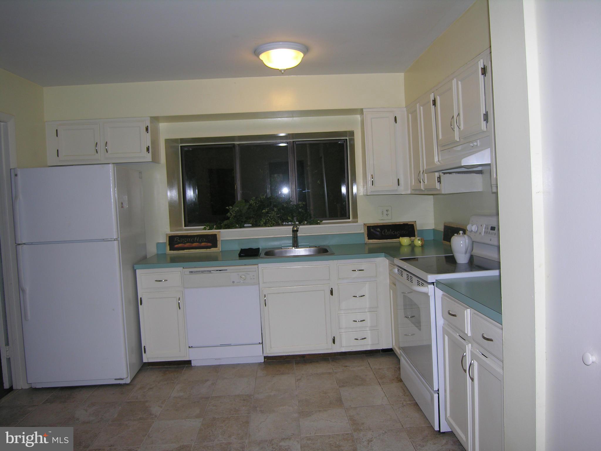 2004 Golf Course Drive Reston, VA 20191 - Photo 2 of 7 Kitchen
