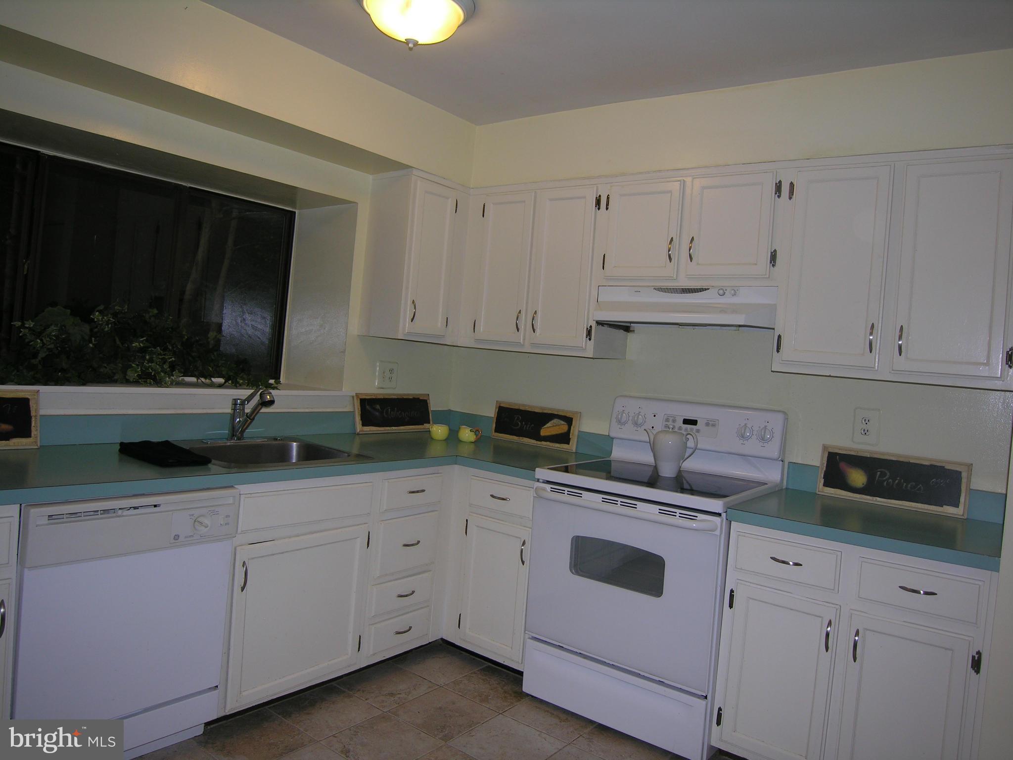 2004 Golf Course Drive Reston, VA 20191 - Photo 7 of 7 Kitchen
