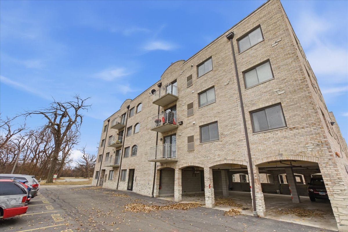 7316 40th Street, Unit 2E Lyons, IL 60534 - Photo 12 of 14 a view of a large building