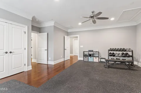 a view of livingroom with furniture
