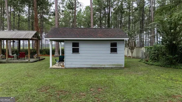 a view of a house with a yard