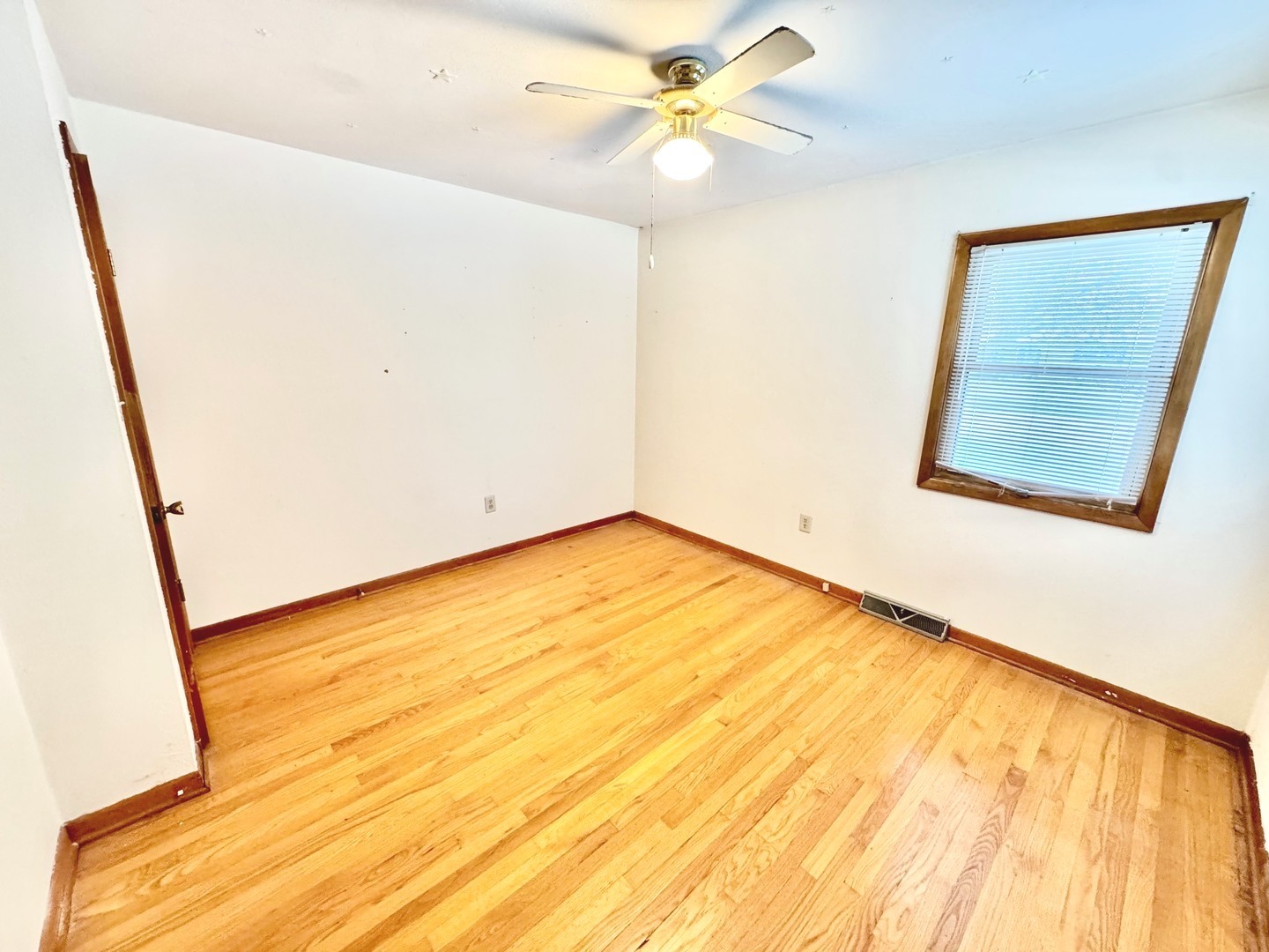 219 William Street New Lenox, IL 60451 - Photo 21 of 29 a view of an empty room