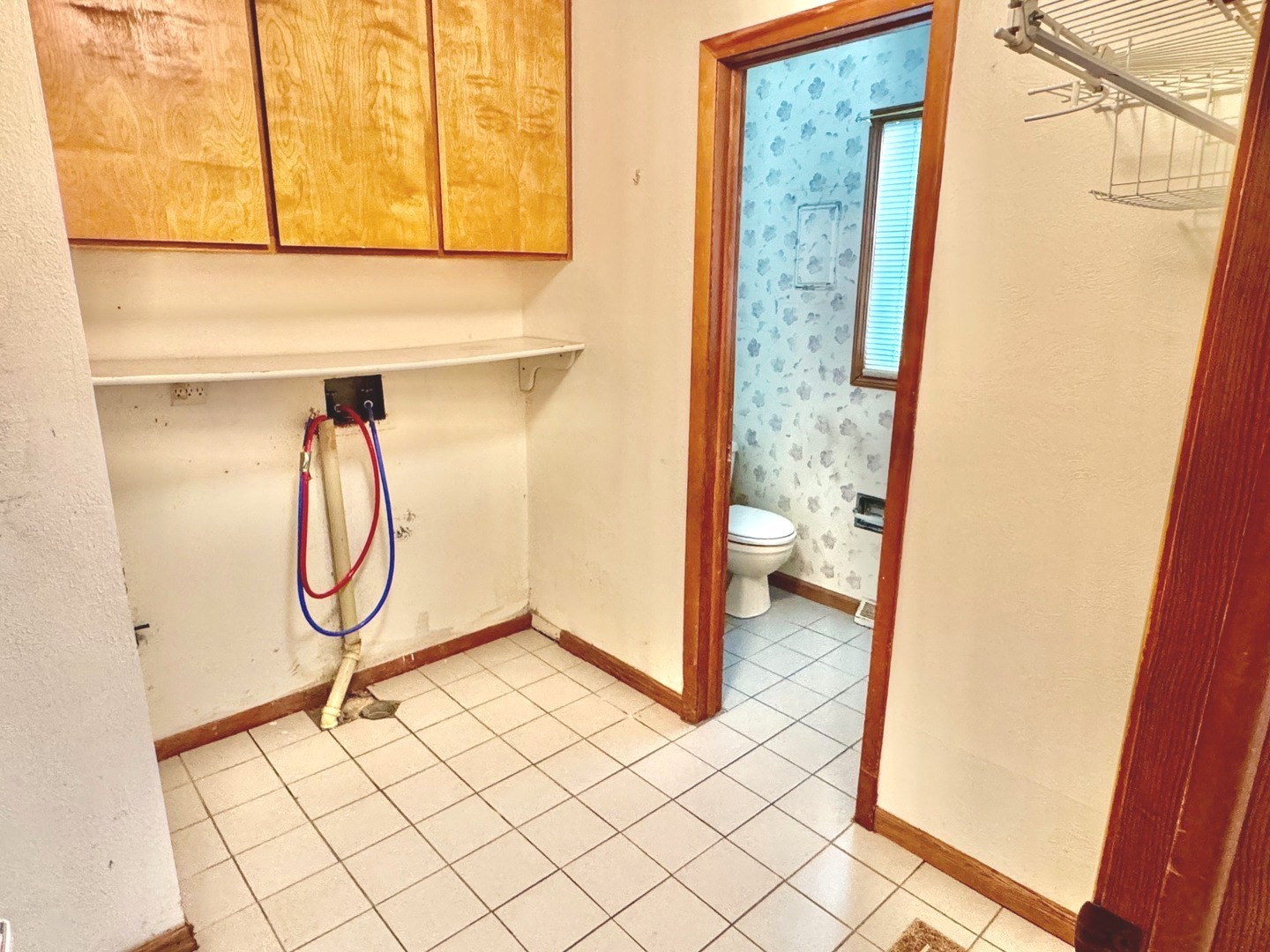 219 William Street New Lenox, IL 60451 - Photo 25 of 29 a bathroom with a granite countertop shower and a sink