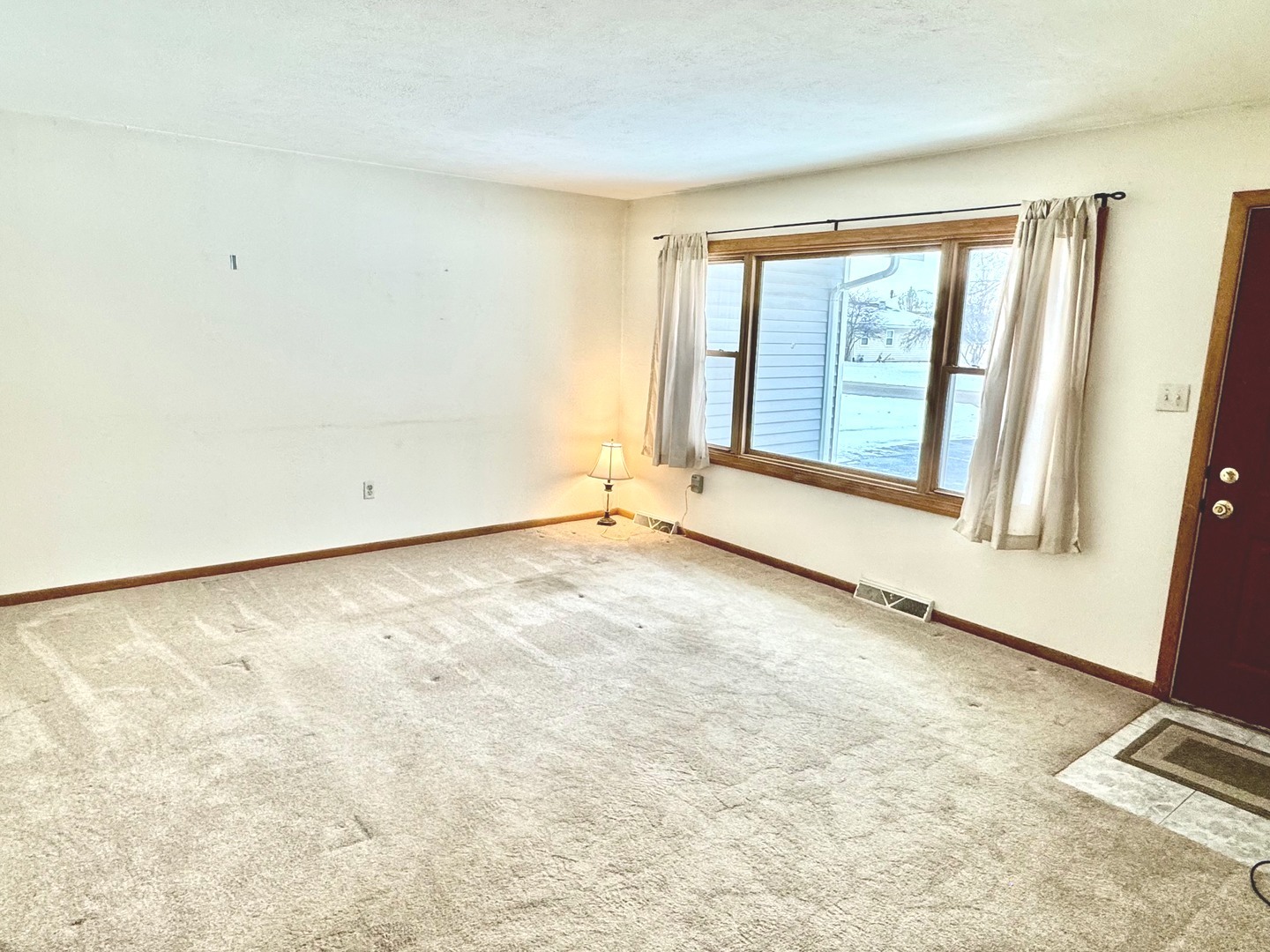 219 William Street New Lenox, IL 60451 - Photo 6 of 29 a view of an empty room with a window