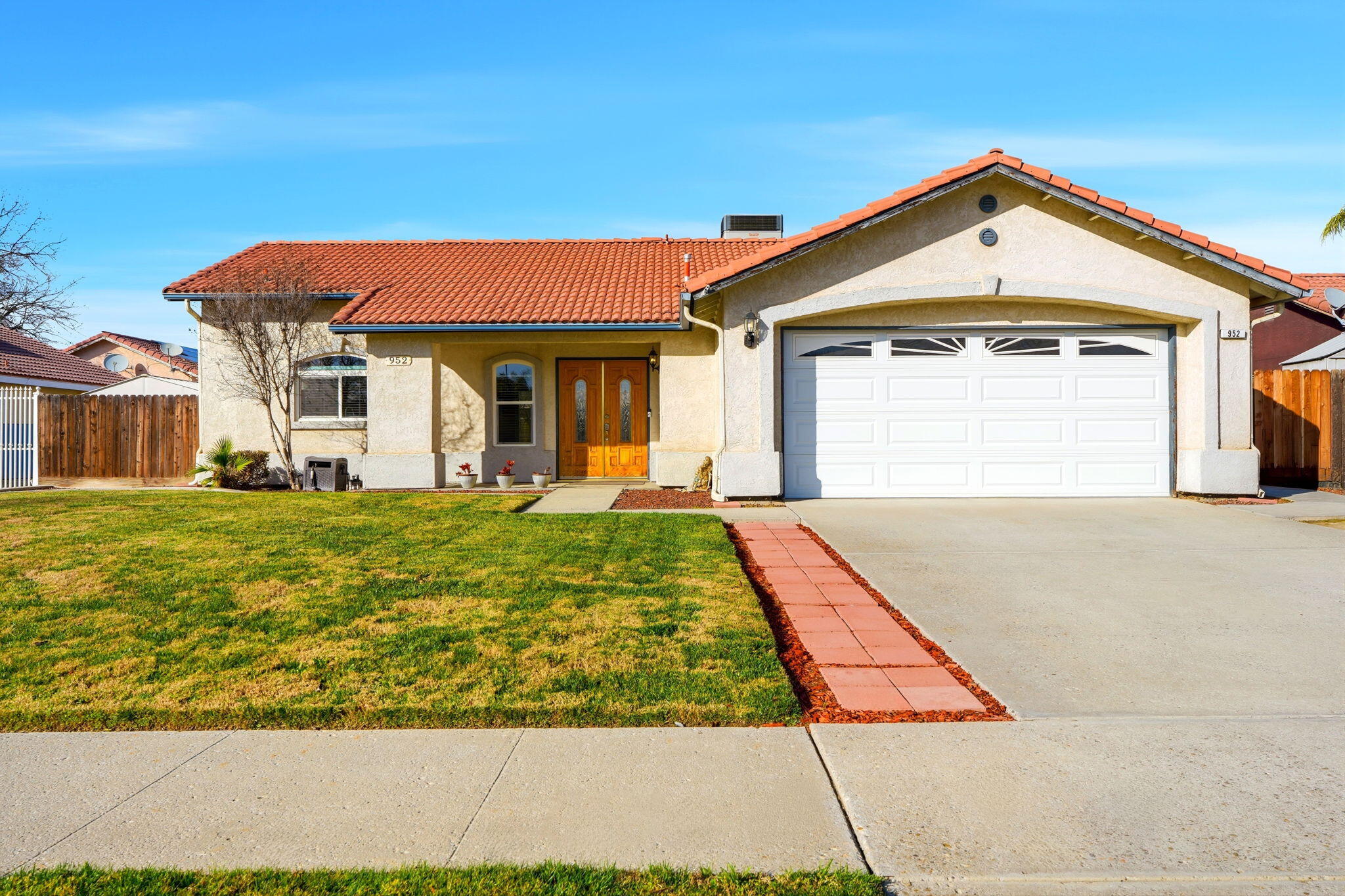 952 Scotland Street Lemoore, CA 93245 - Photo 5 of 53 Front
