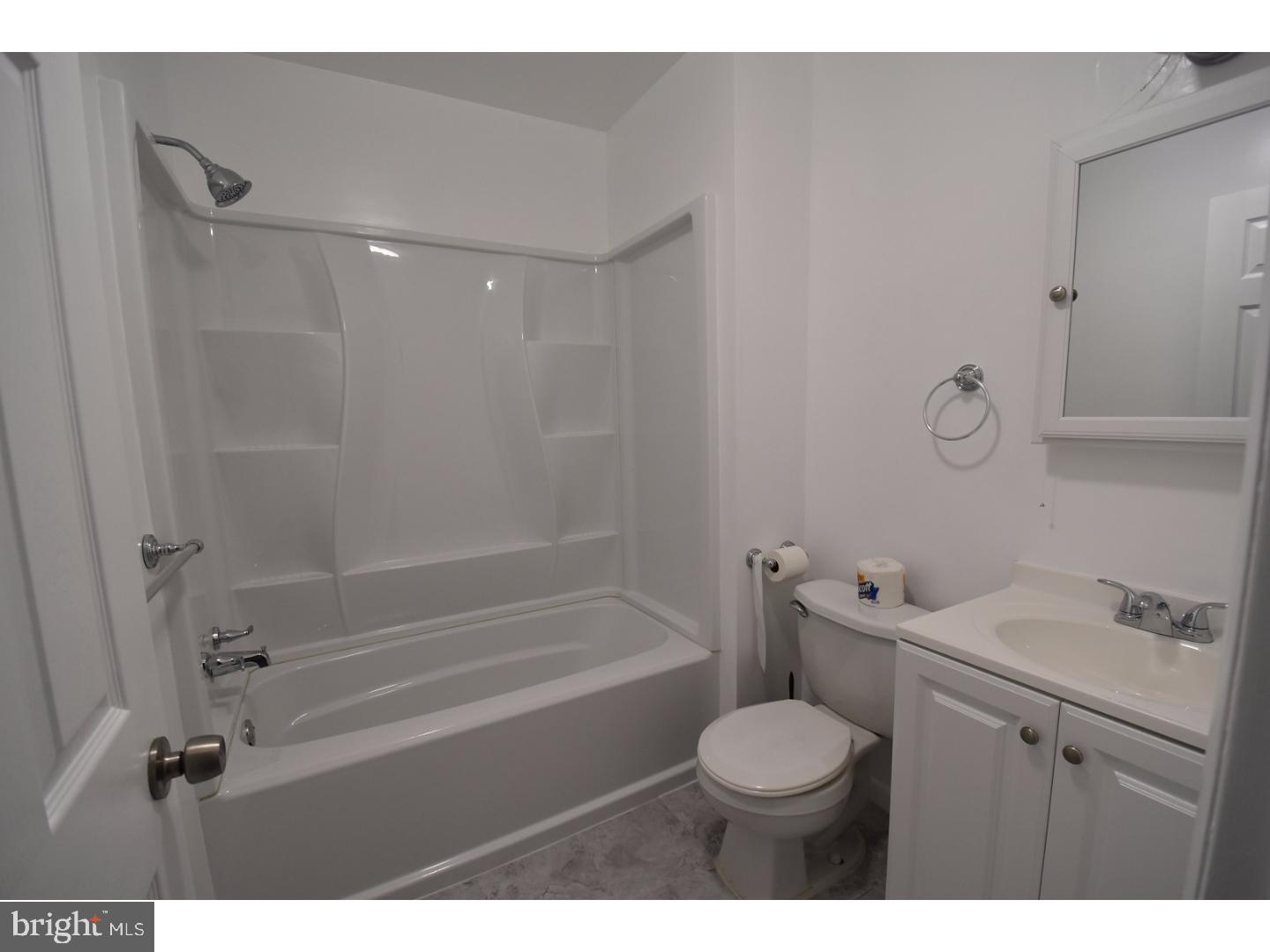 2900 State Hill Road, Unit I2 Wyomissing, PA 19610 - Photo 9 of 17 Bathroom