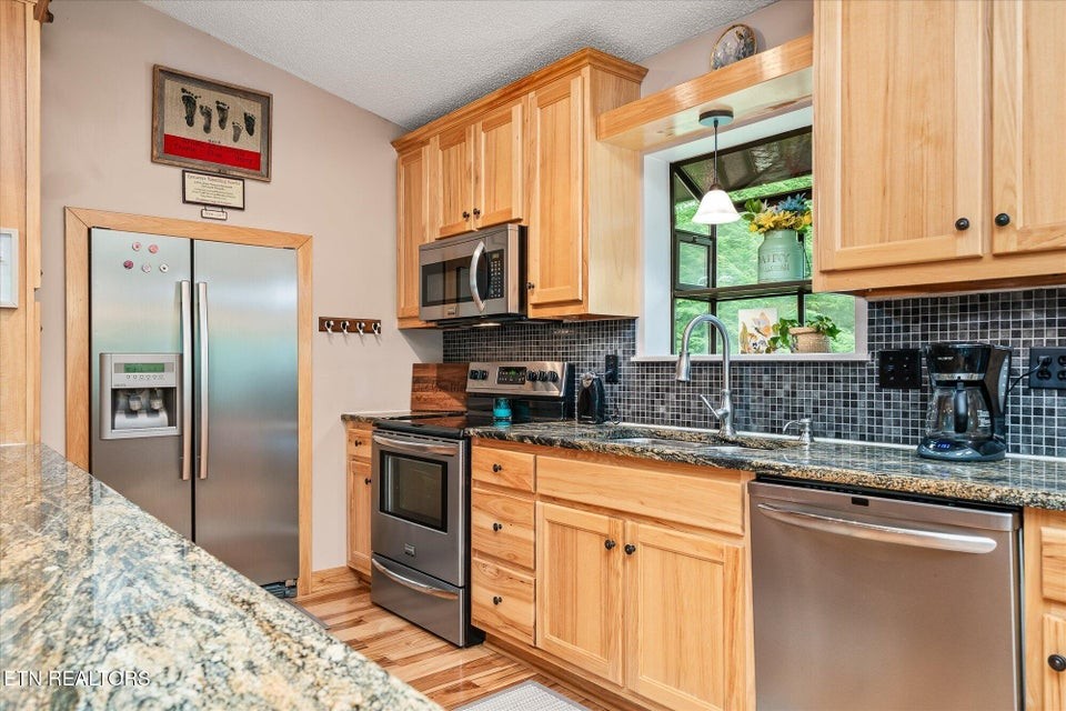 715 White Oak Road Monterey, TN 38574 - Photo 7 of 47 Gallery Image 7
