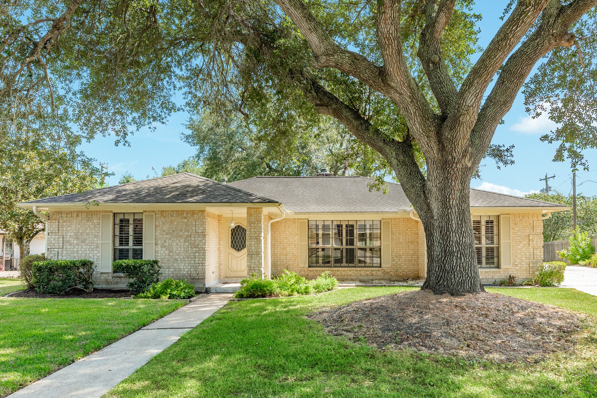 712 Browning Street Angleton, TX 77515 - Photo 3 of 36 Gallery Image 3
