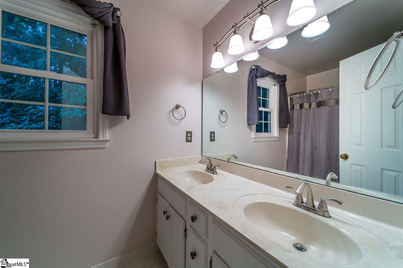 121 Crosswinds Street Greer, SC 29650 - Photo 29 of 36 Gallery Image 29