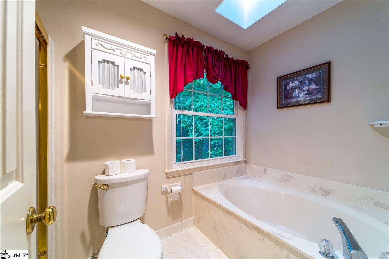 121 Crosswinds Street Greer, SC 29650 - Photo 32 of 36 Gallery Image 32