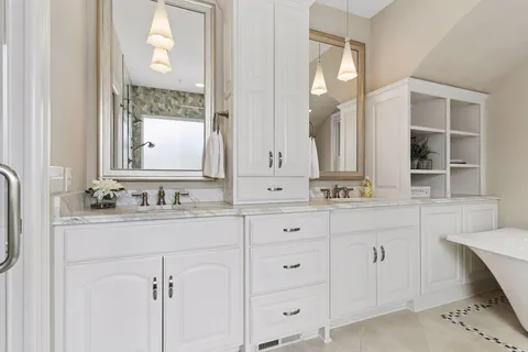 $940,000 | 7801 West 95th Street, Bloomington, MN 55438