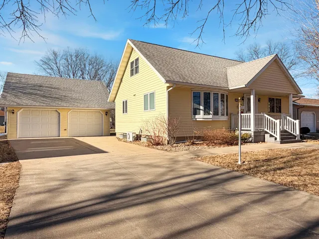 $215,000 | 3036 Queen Avenue, Slayton, MN 56172