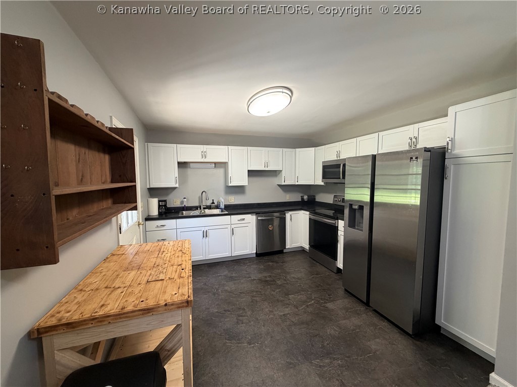 435 Charleston Road Point Pleasant, WV 25550 - Photo 9 of 24 Kitchen