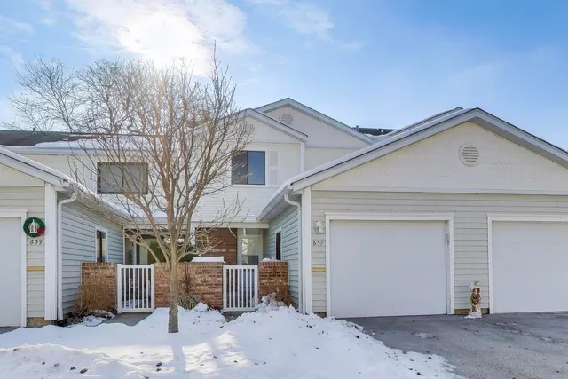 $335,000 | 637 Bridgeview Point, Schaumburg, IL 60194