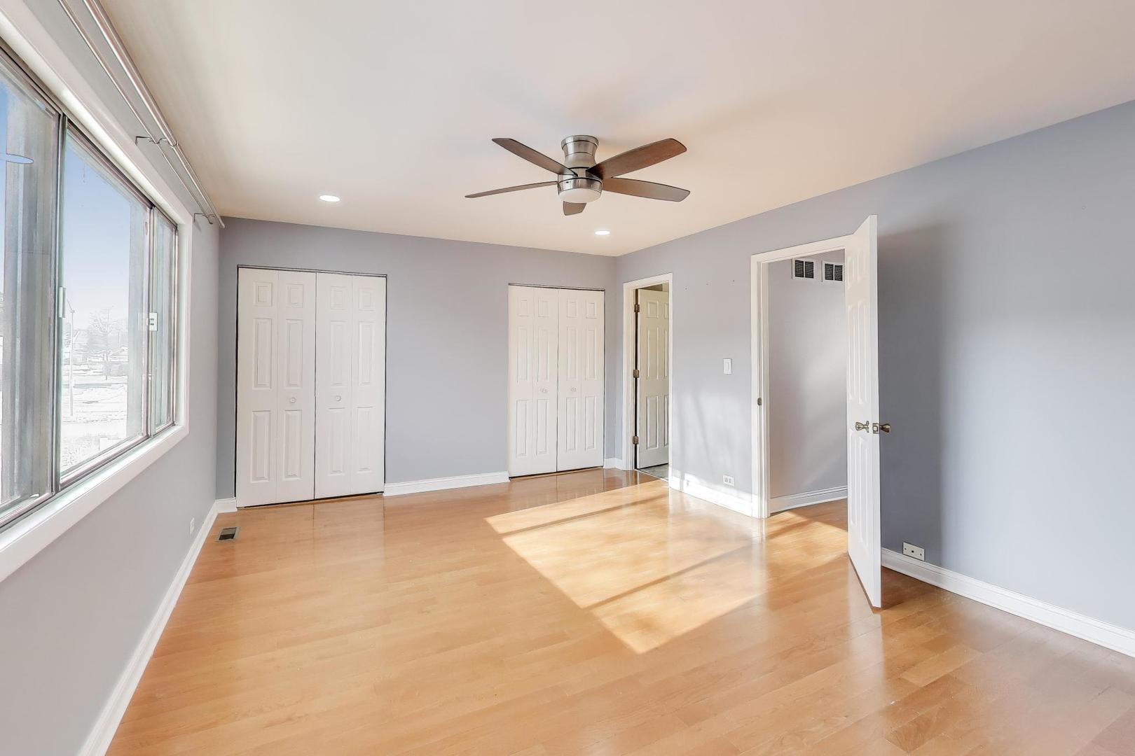 637 Bridgeview Point Schaumburg, IL 60194 - Photo 14 of 28 a view of an empty room with a window