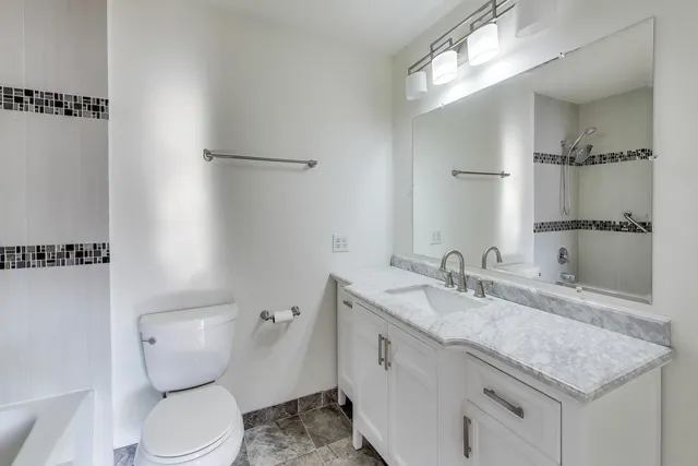 $335,000 | 637 Bridgeview Point, Schaumburg, IL 60194