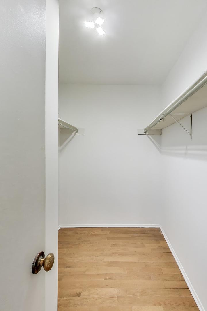 637 Bridgeview Point Schaumburg, IL 60194 - Photo 20 of 28 a view of a room with a walk in closet