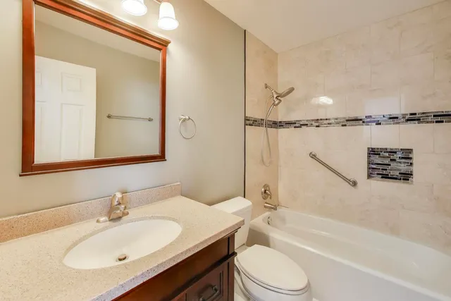 $335,000 | 637 Bridgeview Point, Schaumburg, IL 60194