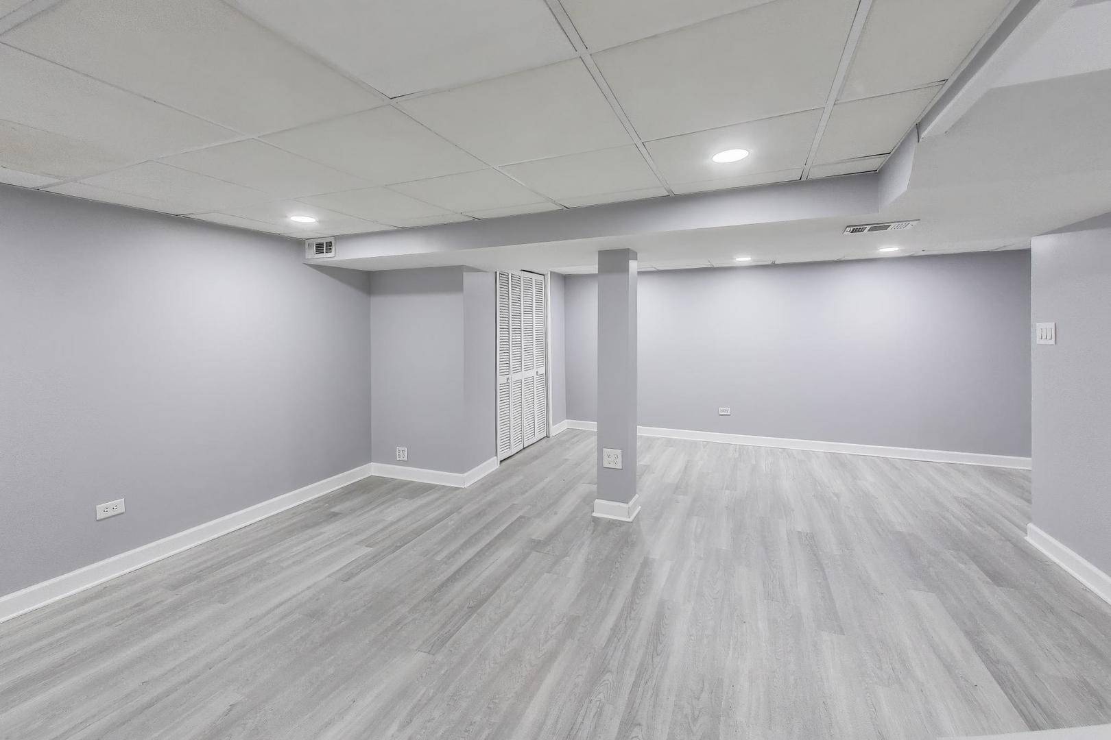 637 Bridgeview Point Schaumburg, IL 60194 - Photo 22 of 28 a view of an empty room with wooden floor