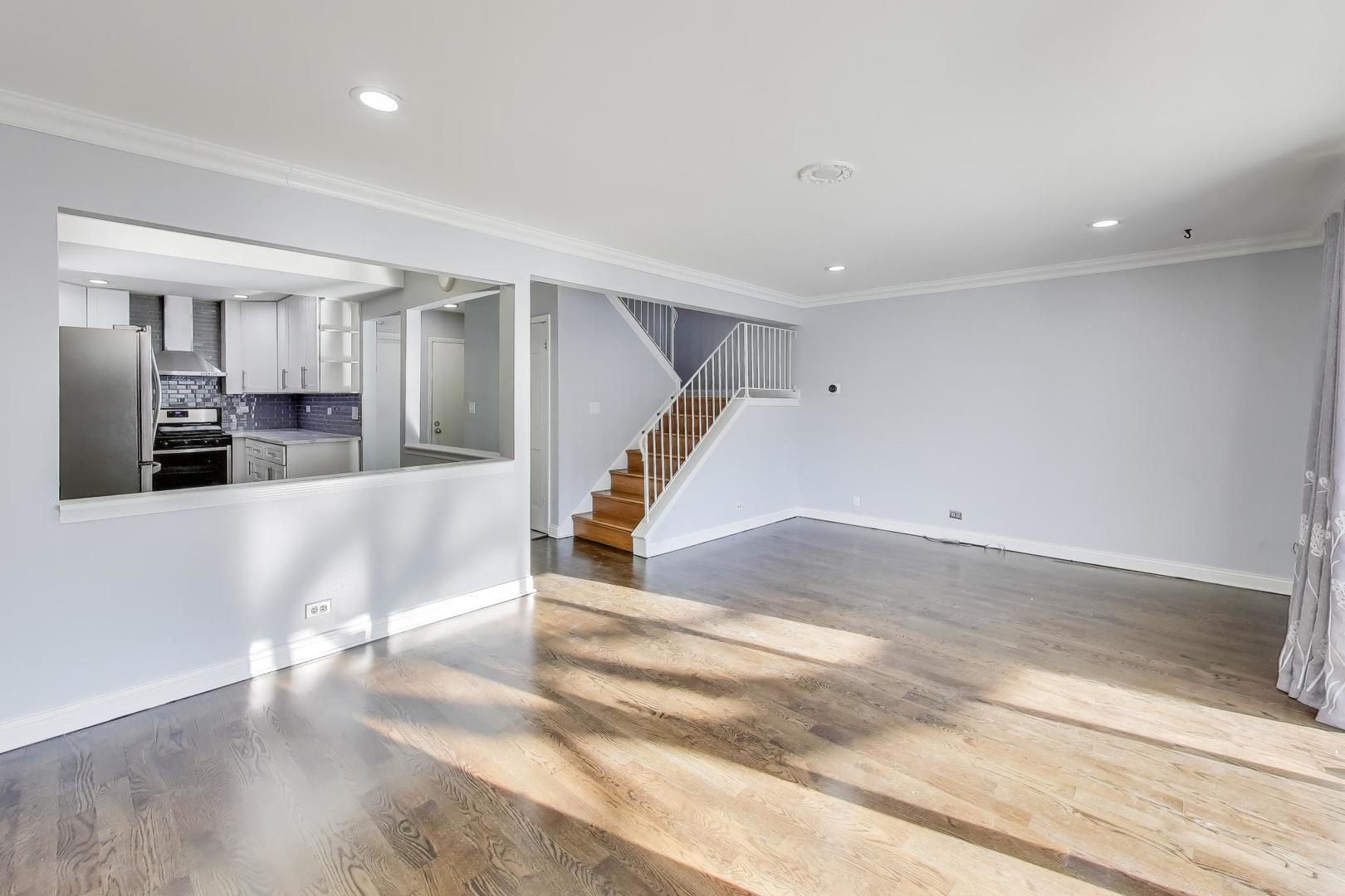 637 Bridgeview Point Schaumburg, IL 60194 - Photo 6 of 28 a view of entryway and hall with wooden floor