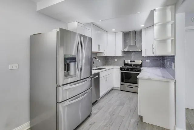 $335,000 | 637 Bridgeview Point, Schaumburg, IL 60194