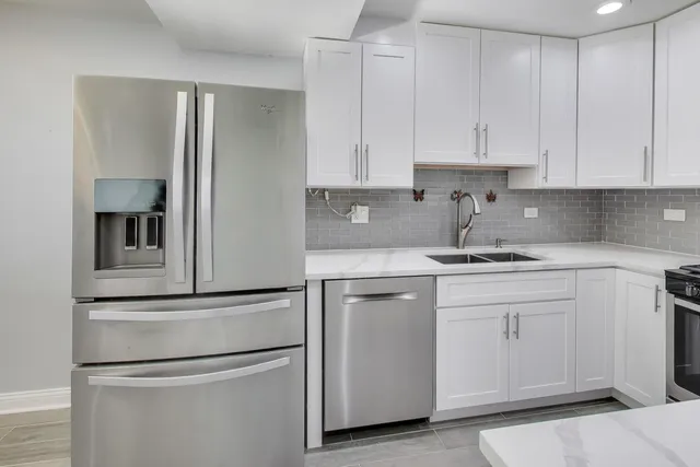 $335,000 | 637 Bridgeview Point, Schaumburg, IL 60194