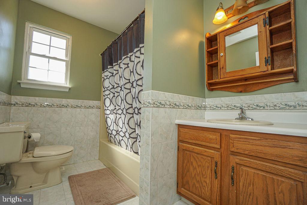 464 Colonial Road Bellmawr, NJ 08031 - Photo 25 of 43