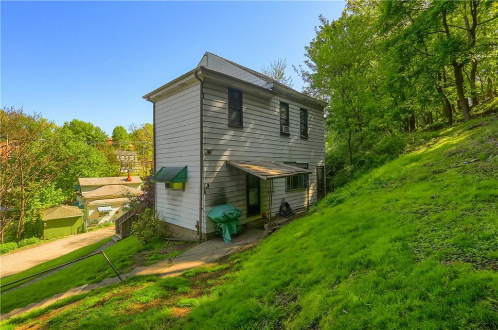 240 Mathilda Street Pittsburgh, PA 15209 - Photo 10 of 36