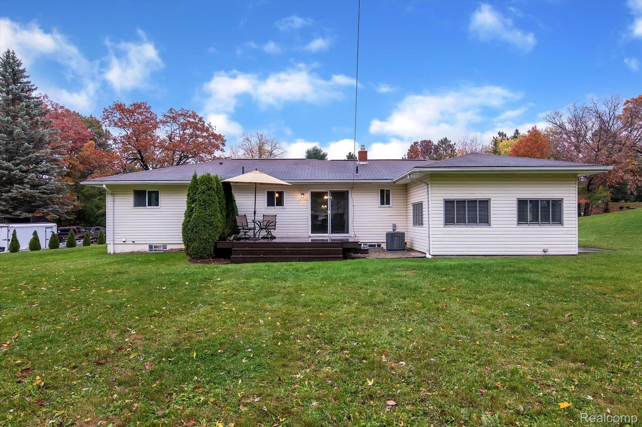 4570 Rohr Road Clarkston, MI 48348 - Photo 17 of 18 4570 Rohr Rd-windowstill-realest (27).jpg
