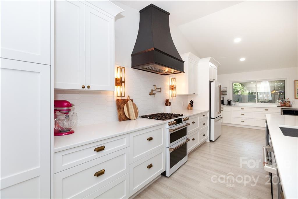 621 Wingrave Drive Charlotte, NC 28270 - Photo 19 of 48 a kitchen with granite countertop a white cabinets and stainless steel appliances