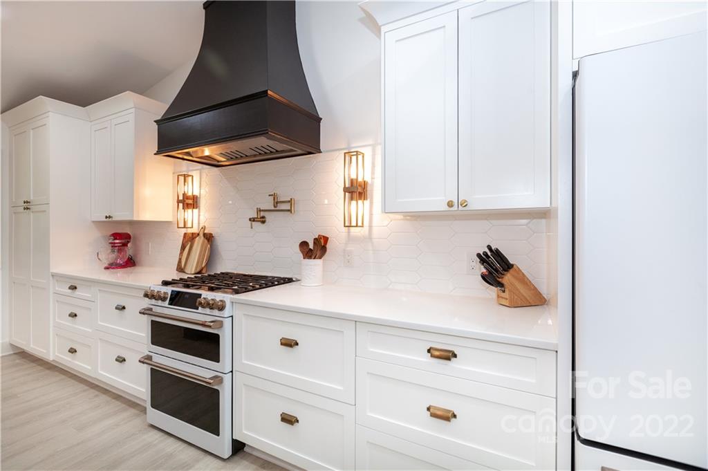 621 Wingrave Drive Charlotte, NC 28270 - Photo 20 of 48 a view of kitchen appliances and cabinets