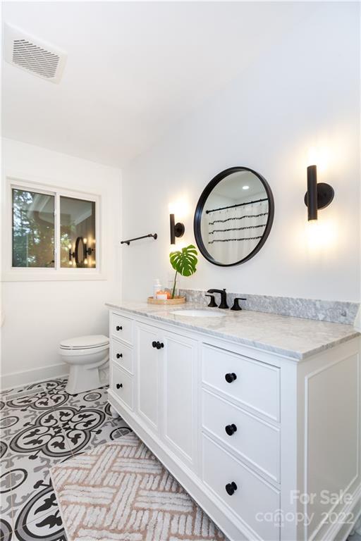 621 Wingrave Drive Charlotte, NC 28270 - Photo 41 of 48 a bathroom with a sink a toilet and a mirror