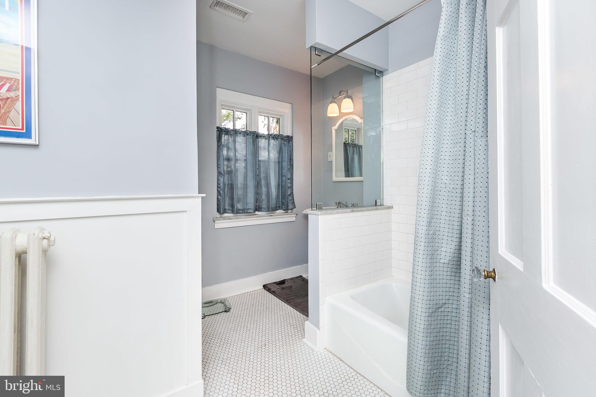 207 Tunbridge Road Baltimore, MD 21212 - Photo 23 of 43 This is the master bathroom