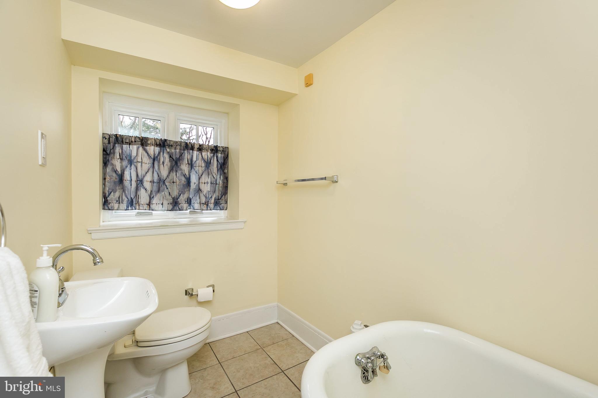 207 Tunbridge Road Baltimore, MD 21212 - Photo 36 of 43 This bathroom is off the exercise room