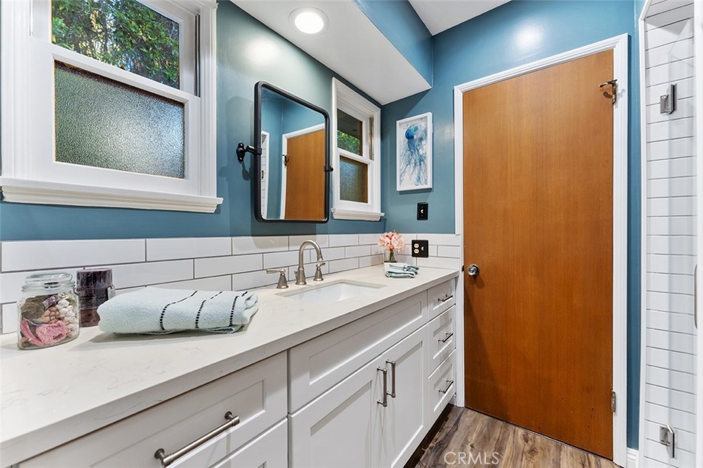 1940 Arroyo Drive Riverside, CA 92506 - Photo 26 of 50 Updated shared bathroom between 2 bedrooms.