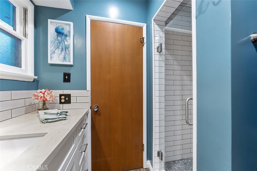 1940 Arroyo Drive Riverside, CA 92506 - Photo 27 of 50 Updated shared bathroom between 2 bedrooms.