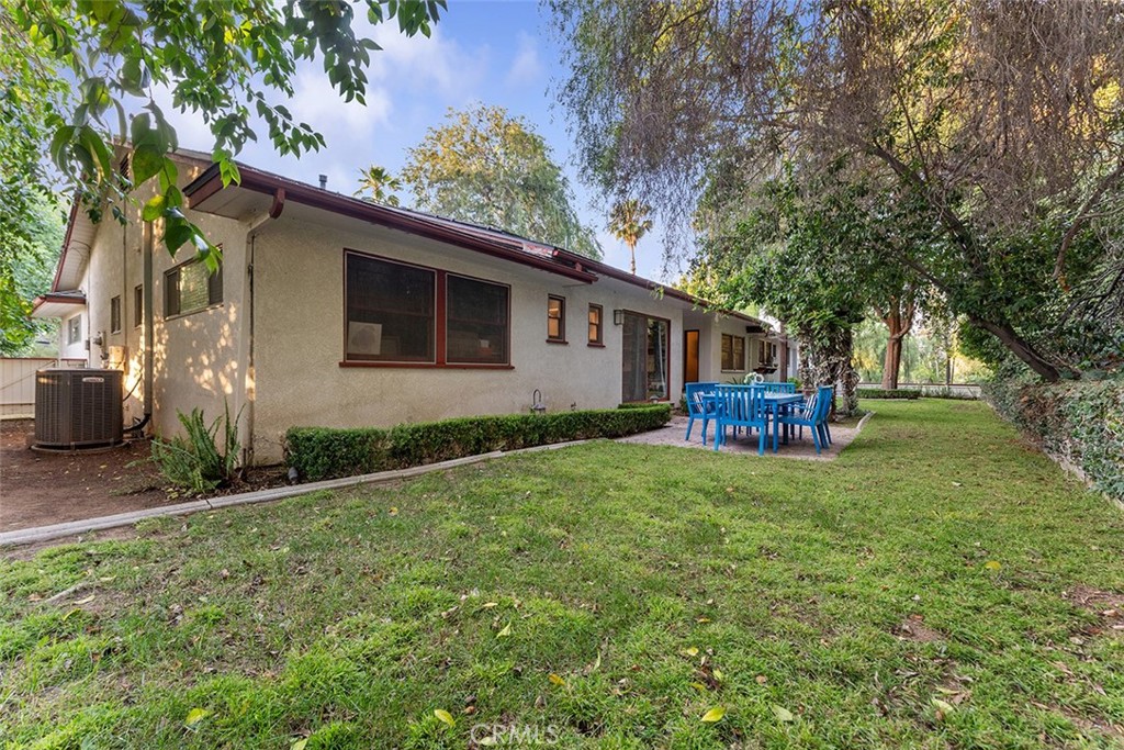 1940 Arroyo Drive Riverside, CA 92506 - Photo 39 of 50 Front yard.