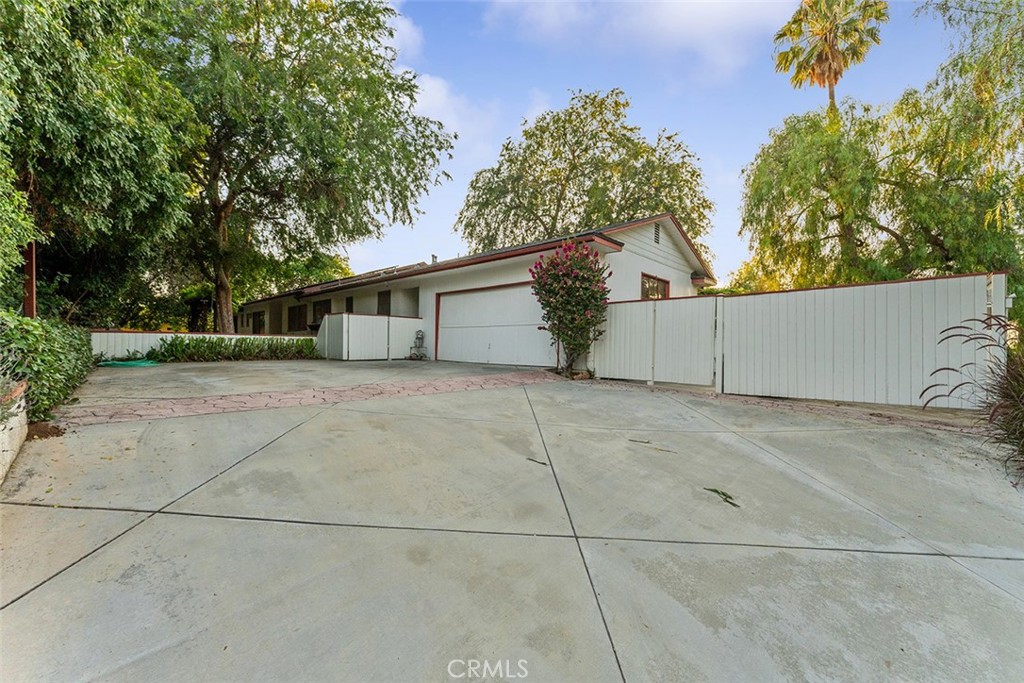 1940 Arroyo Drive Riverside, CA 92506 - Photo 41 of 50 Driveway can accommodate up to 6 cars.