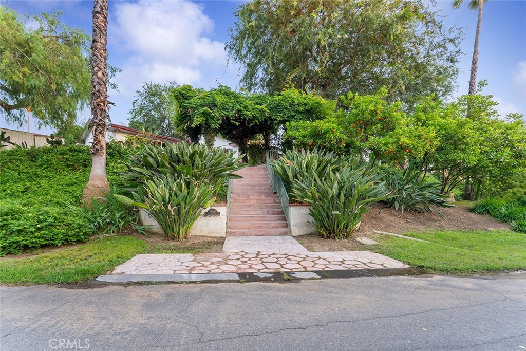 1940 Arroyo Drive Riverside, CA 92506 - Photo 46 of 50 Steps to the backyard.