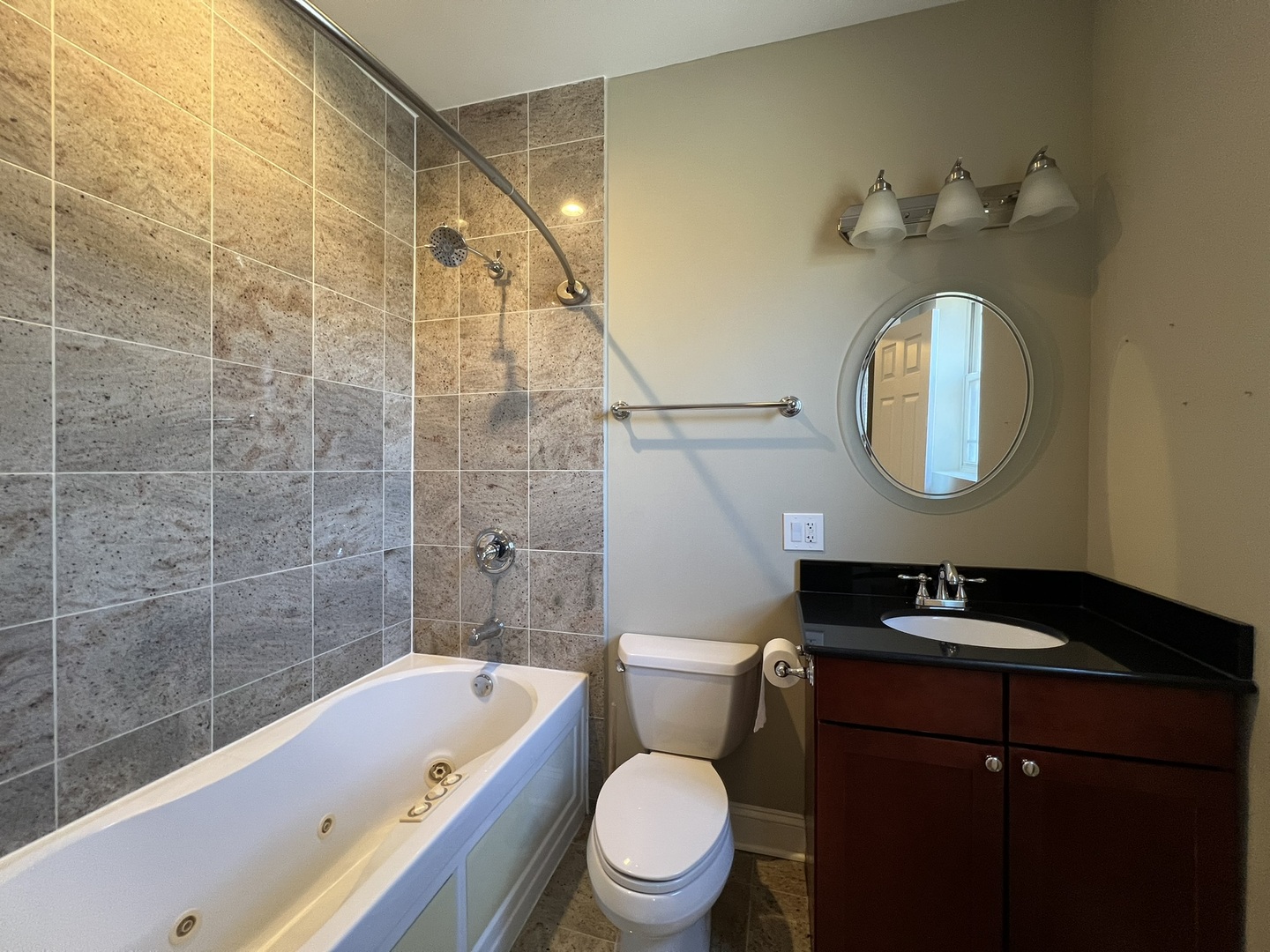 911 Maple Avenue, Unit 3N Evanston, IL 60202 - Photo 11 of 18 a bathroom with a toilet a sink and bathtub