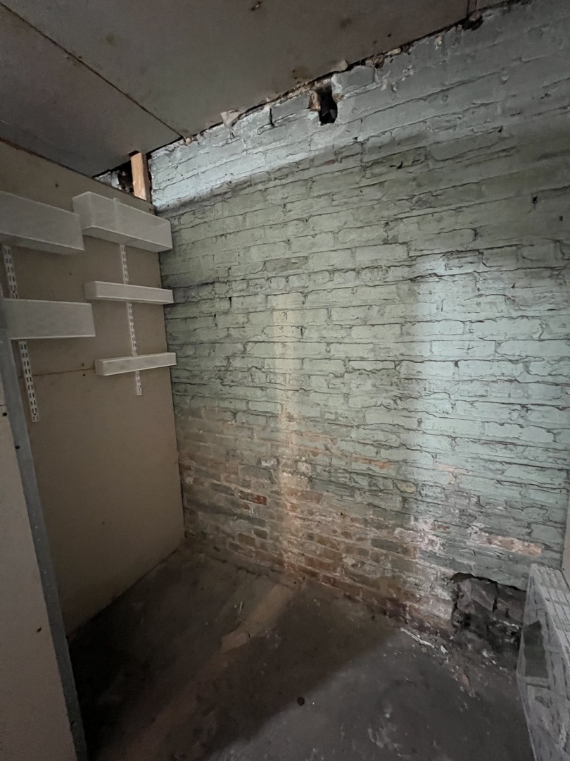 911 Maple Avenue, Unit 3N Evanston, IL 60202 - Photo 17 of 18 a bathroom with a shower